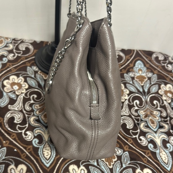 Michael Kors Jet Set Leather Shoulder Bag with Chain Straps - Picture 3 of 16